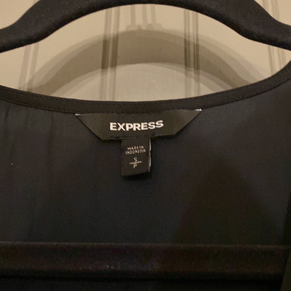 Express Black Silk-like V-Neck Top - Picture 3 of 4